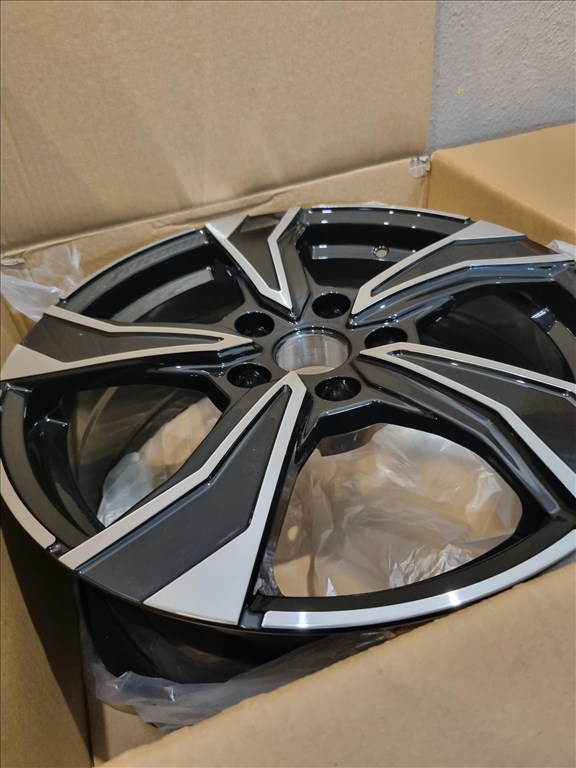  5x114.3 lyukosztású 7JJ 17" új alufelni 2. kép