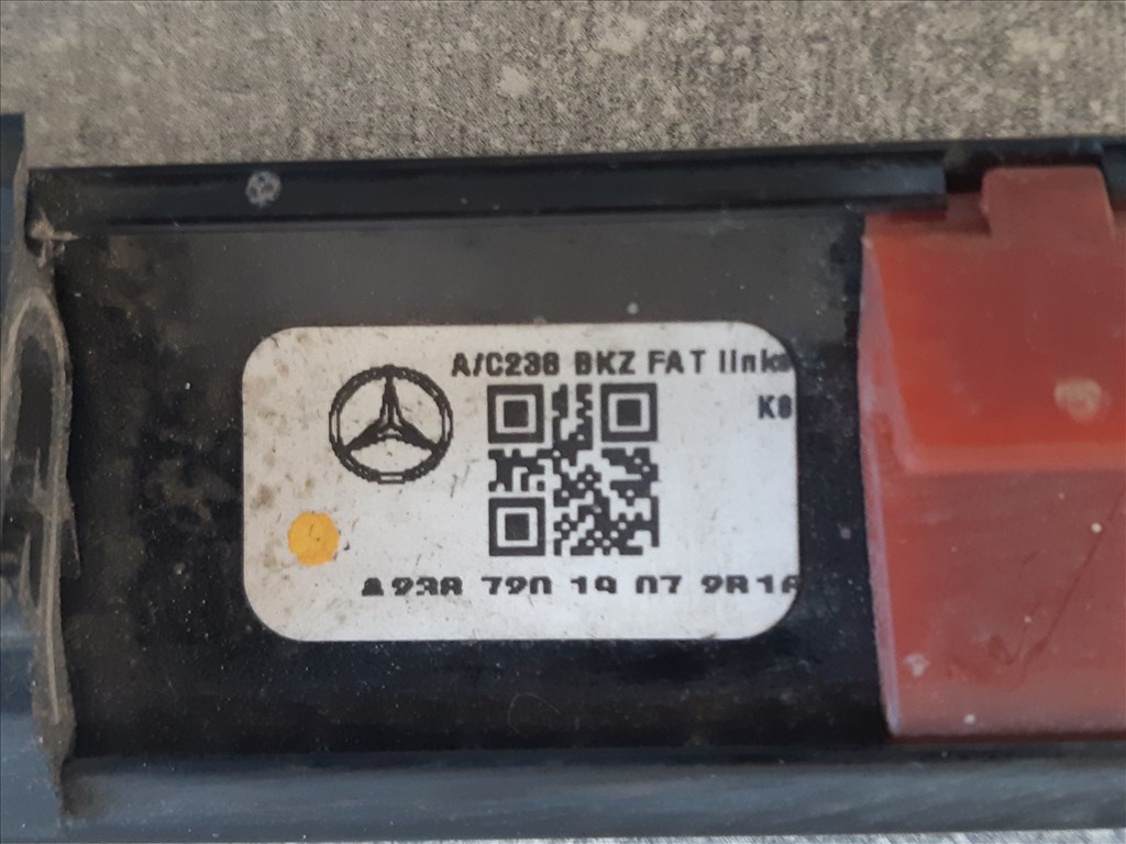 Mercedes-Benz E C238 bal első ajtó ablak tömítősín A2387201907 2B16 10. kép