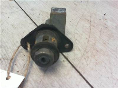 FORD KA 96-09 Csomagtérajtó dugózár