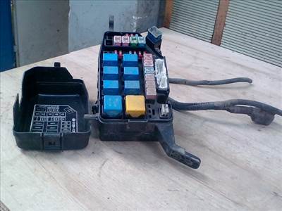 HYUNDAI GETZ 02.09-04.12 Biztosítéktábla BCM BSI BSM SAM GEM modul Motortér