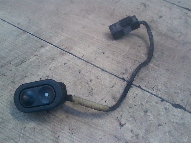 OPEL CORSA B 93-00 Bal első ablakemelő kapcsoló 1. kép