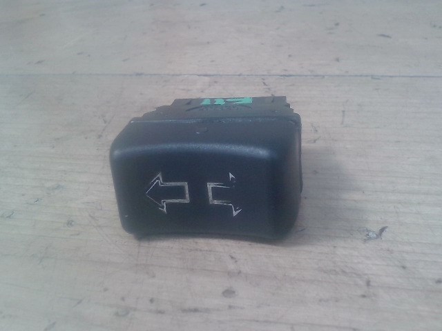 RENAULT R11 Bal első ablakemelő kapcsoló 1. kép