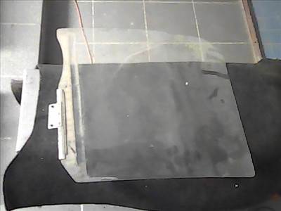 SUZUKI SWIFT 96-05 Bal hátsó ajtóüveg