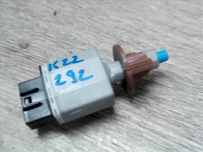 TOYOTA C-HR 16.09.01-19.09.30 Féklámpa pedál kapcsoló