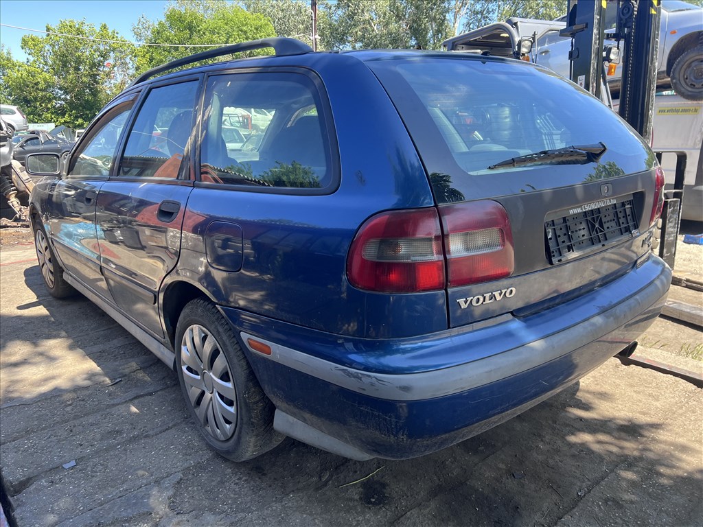 Volvo V40 1.9D bontott alkatrészei 2. kép