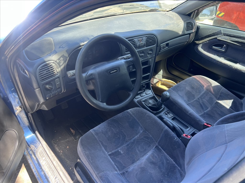 Volvo V40 1.9D bontott alkatrészei 3. kép