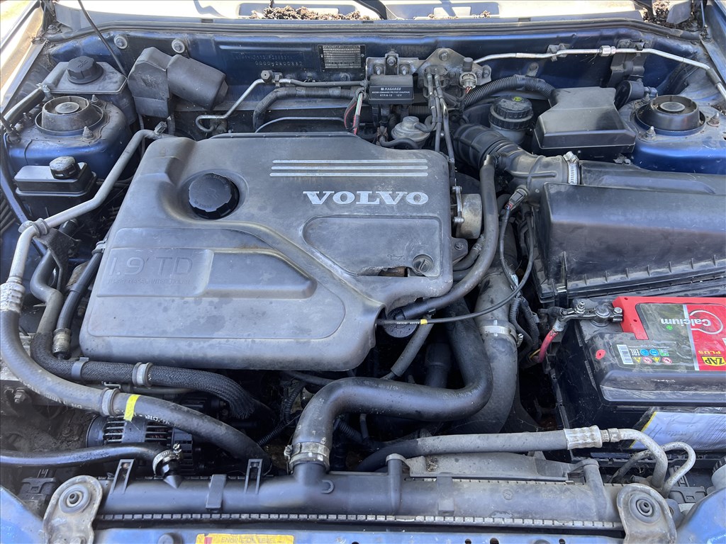 Volvo V40 1.9D bontott alkatrészei 4. kép