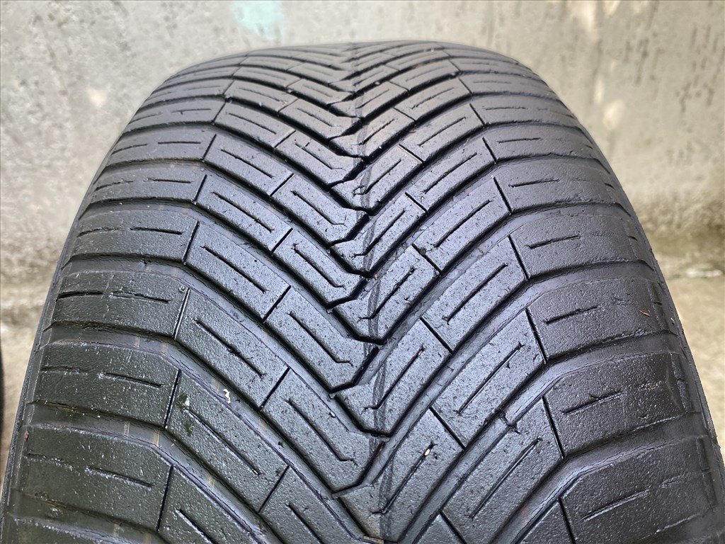  225/5518" használt Continental négyévszakos gumi gumi 8. kép