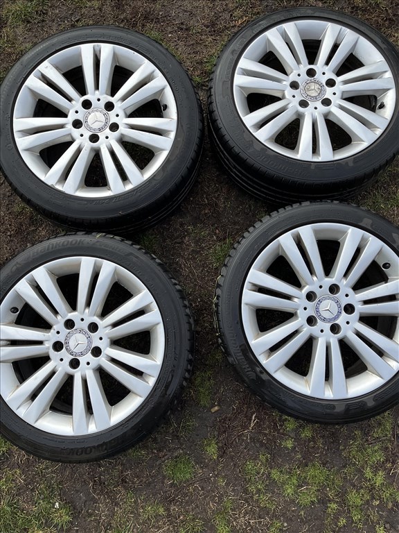  5x112 lyukosztású 17" használt alufelni, rajta 225/40 újszerű Hankook nyári gumi Mercedes 1. kép
