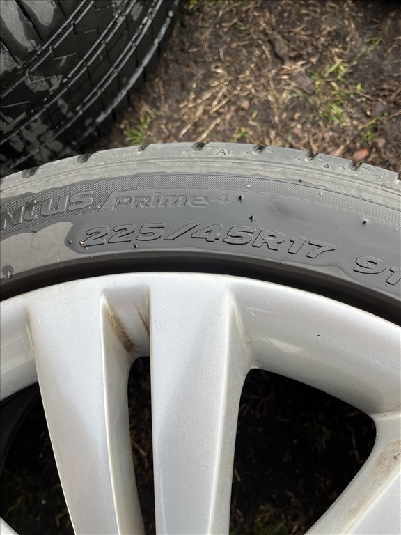  5x112 lyukosztású 17" használt alufelni, rajta 225/40 újszerű Hankook nyári gumi Mercedes 3. kép