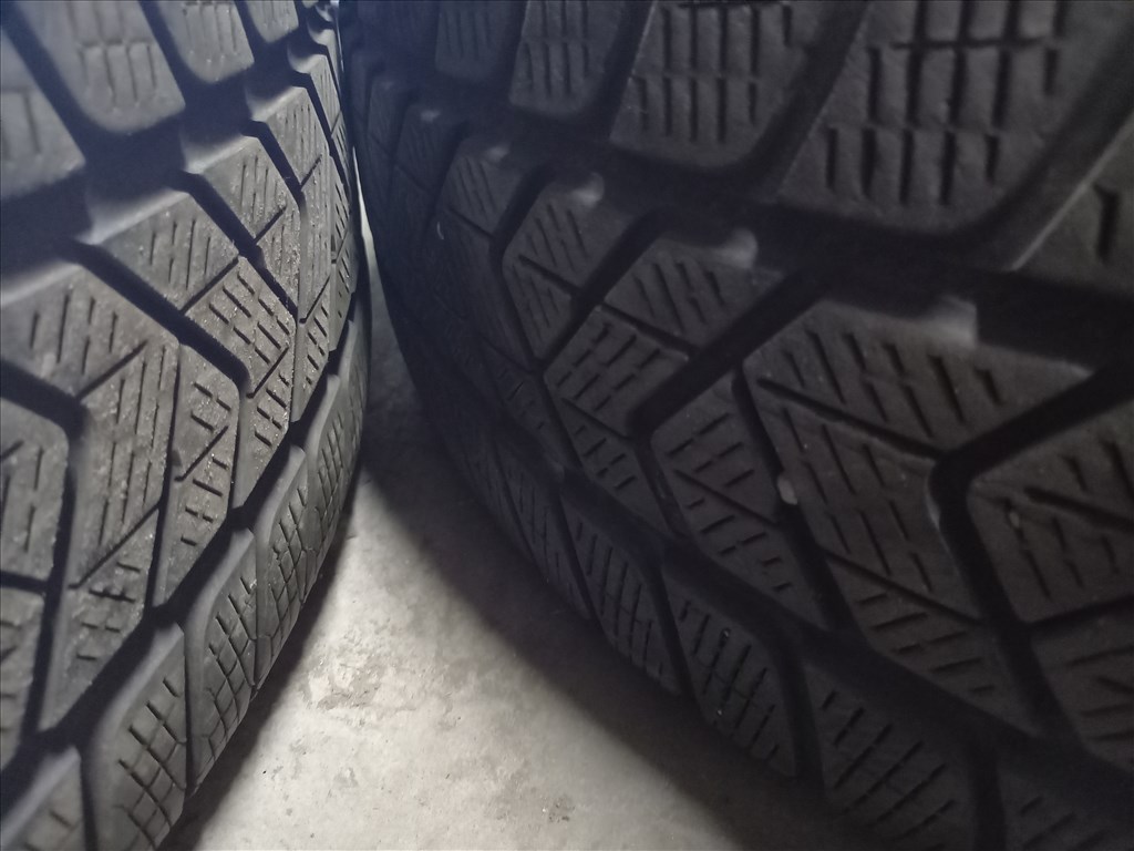 Hyundai Ionic5 5x114.3-as 7.5x19" újszerű Dezent alufelni, 235/55 használt Pirelli téli gumi sxx1 4. kép