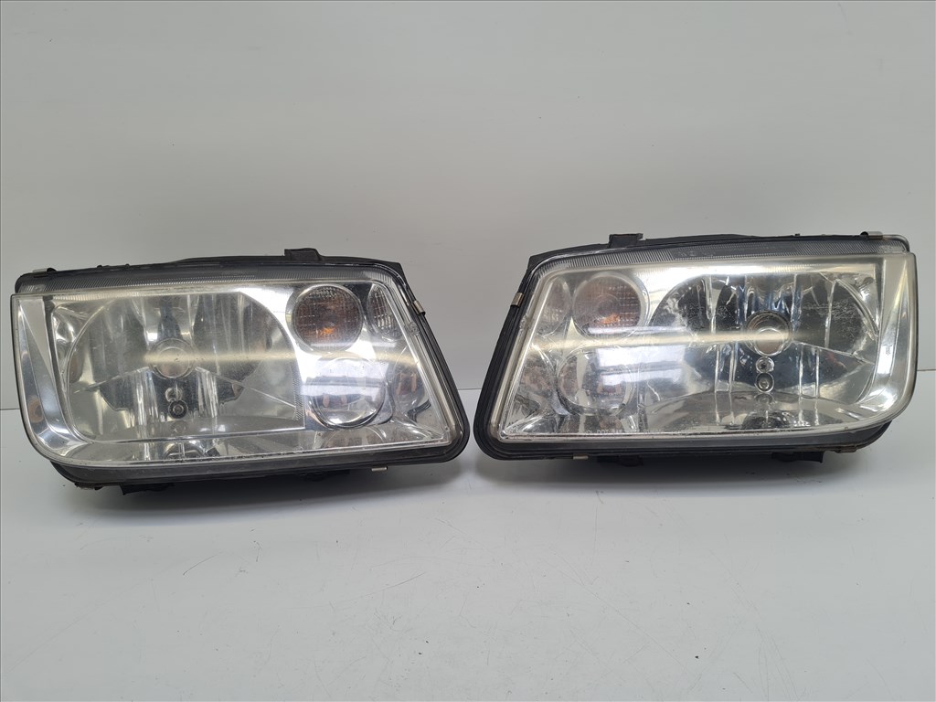 Volkswagen Bora fényszóró pár (22458) 1. kép