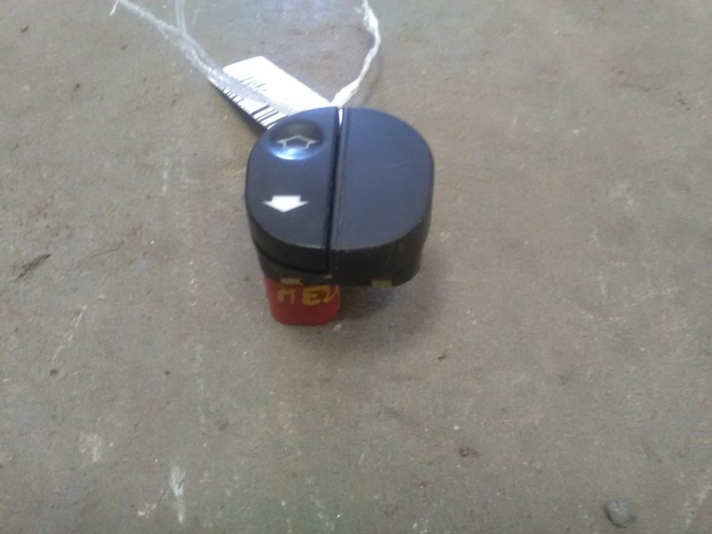 FORD FIESTA 02-05 Jobb első ablakemelő kapcsoló 1. kép