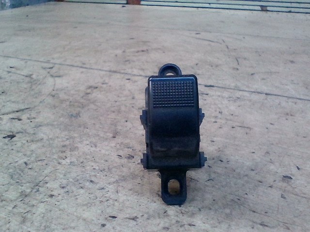 MAZDA 6 02-05 Jobb hátsó ablakemelő kapcsoló 1. kép