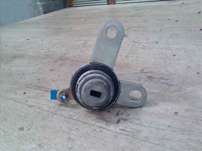 MITSUBISHI COLT 04.04-08.09 Csomagtérajtó dugózár