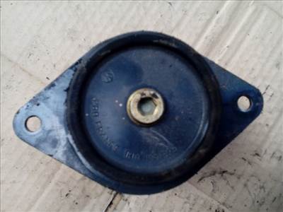 VOLKSWAGEN GOLF III. MOTORTARTÓ BAK