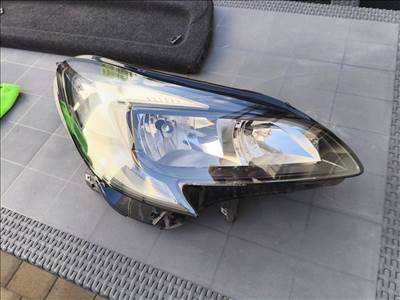 Opel Corsa E jobb első fényszóró