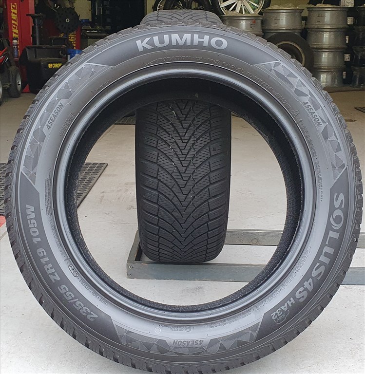 Új/demó Kumho Solus 4S SUV 235/55 R19 négyévszakos gumik 2db    /G400. 1. kép