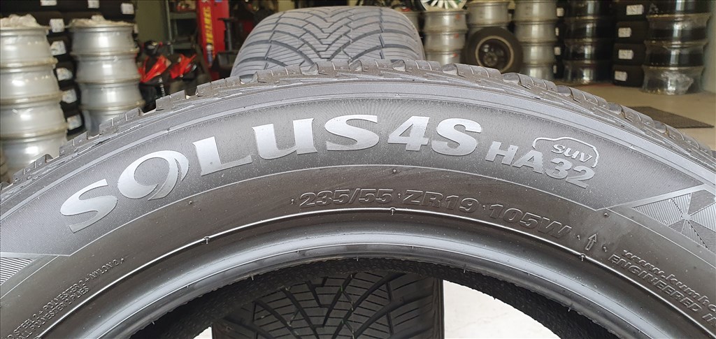 Új/demó Kumho Solus 4S SUV 235/55 R19 négyévszakos gumik 2db    /G400. 2. kép