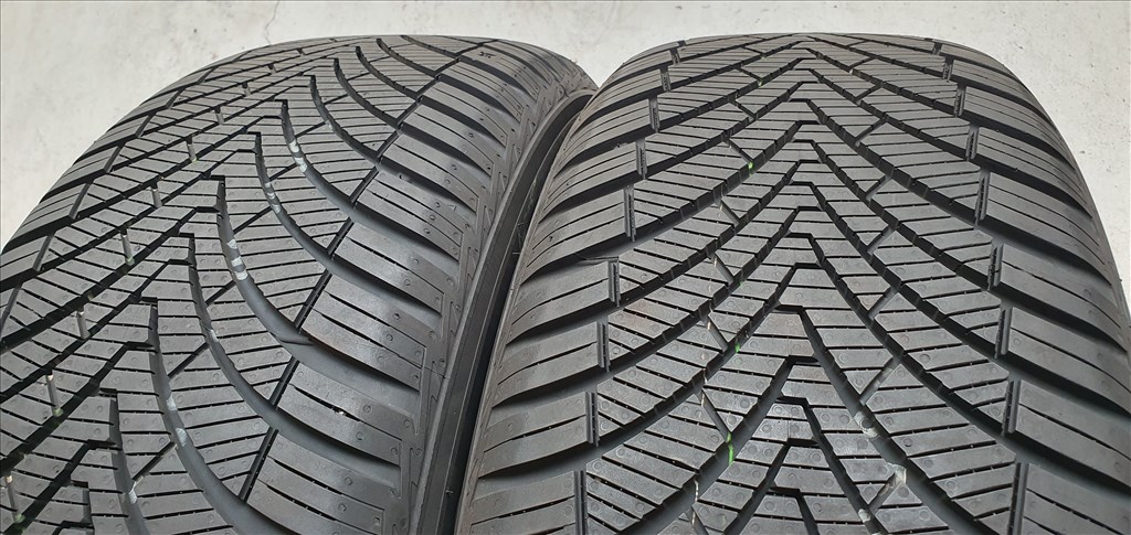 Új/demó Kumho Solus 4S SUV 235/55 R19 négyévszakos gumik 2db    /G400. 3. kép