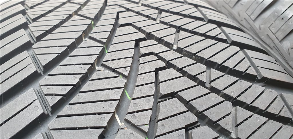 Új/demó Kumho Solus 4S SUV 235/55 R19 négyévszakos gumik 2db    /G400. 5. kép