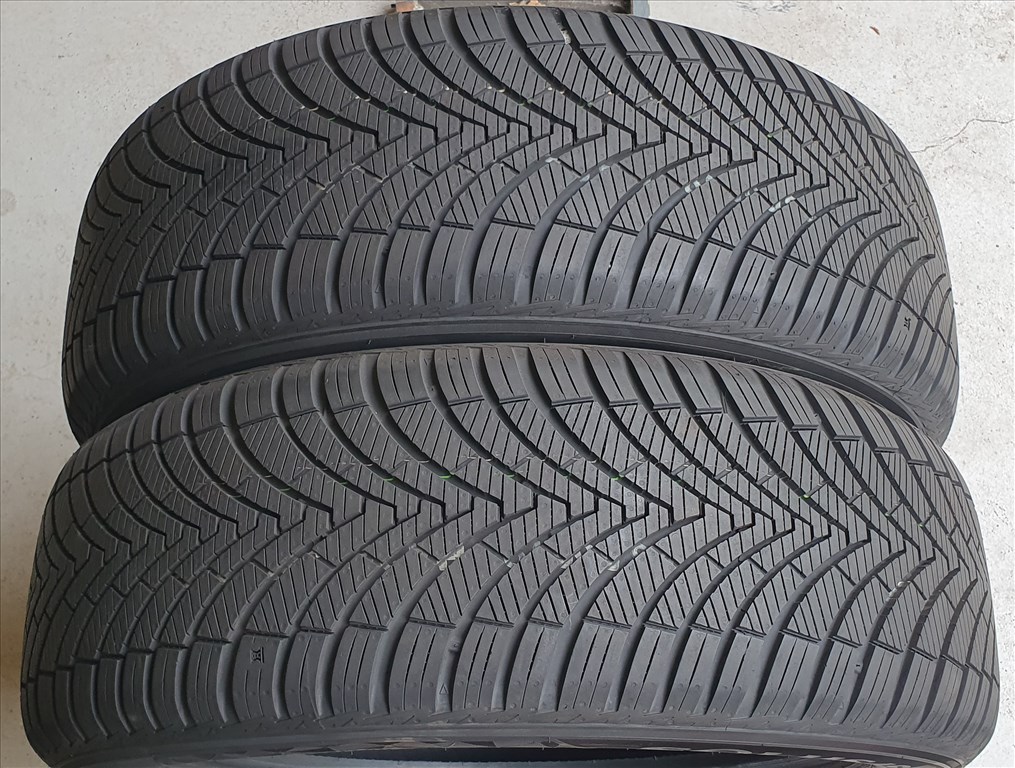 Új/demó Kumho Solus 4S SUV 235/55 R19 négyévszakos gumik 2db    /G400. 9. kép