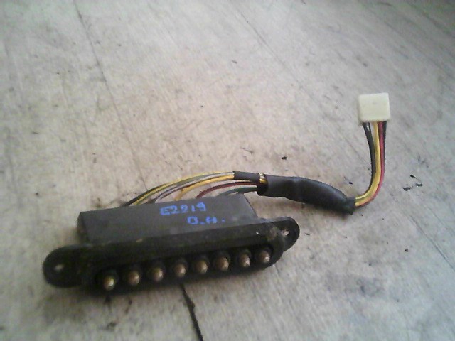 MAZDA MPV 99-05 Bal hátsó ajtókapcsoló  1. kép