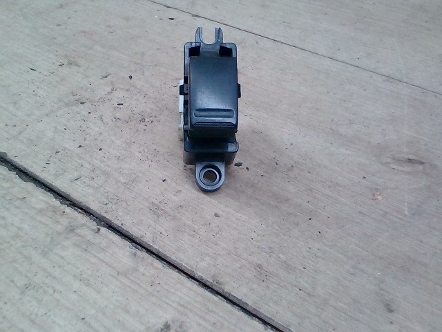 NISSAN ALMERA 03- Jobb első ablakemelő kapcsoló 1. kép