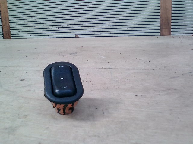 OPEL ASTRA G 97-04 Jobb első ablakemelő kapcsoló 1. kép