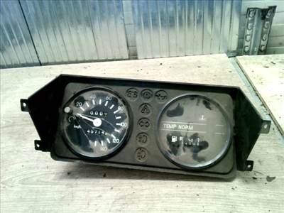 TRABANT 1,1 Kilóméteróra