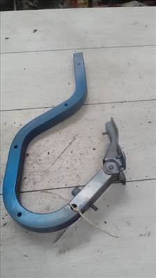 MAZDA 323F 98-04 Csomagtérajtó jobb ajtózsanér