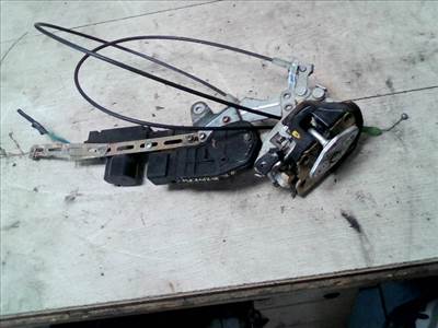 TOYOTA Avensis Verso 2001.08.01-2009.03.31 Jobb hátsó ajtó zárszerkezet központi záras