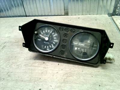 TRABANT 1,1 Kilóméteróra