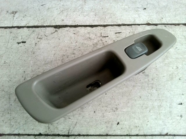 VOLVO V40 Bal hátsó ablakemelő kapcsoló 1. kép