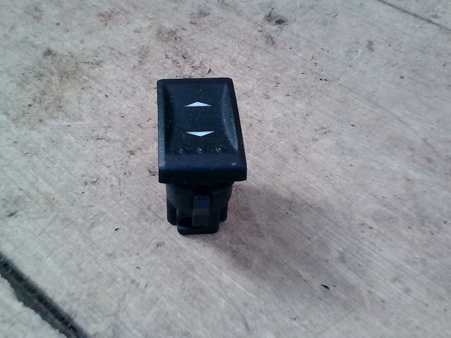FORD MONDEO 01-07 Jobb hátsó ablakemelő kapcsoló 1. kép