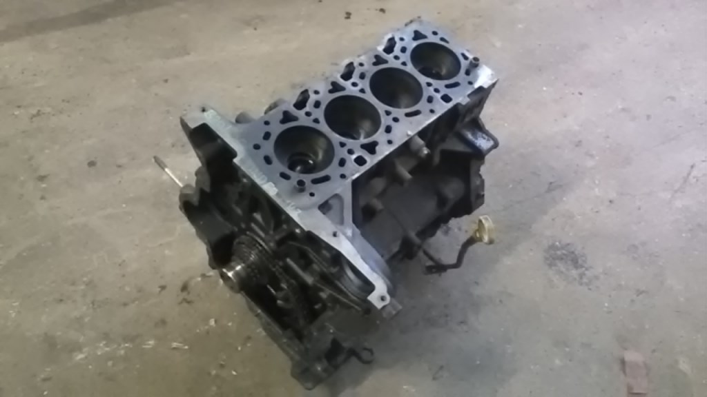 FORD MONDEO 01-07 Motor, diesel fűzött blokk hengerfej nélkül 1. kép