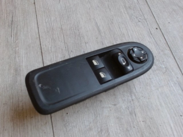 PEUGEOT 308 07.09-11.04 Bal első ablakemelő kapcsoló 1. kép