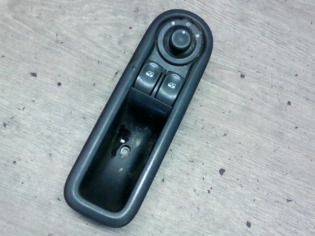 RENAULT Clio 2009.01.01-2012.10.31 Bal első ablakemelő kapcsoló 1. kép