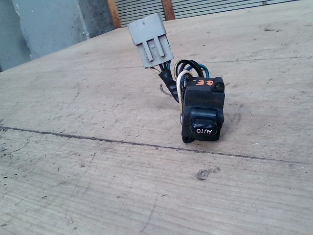 ROVER 400 Bal első ablakemelő kapcsoló 1. kép