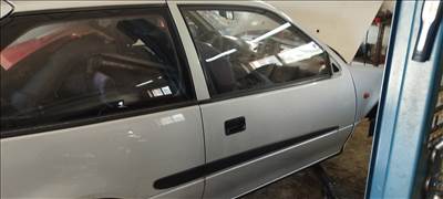 Suzuki Swift első ajtó 