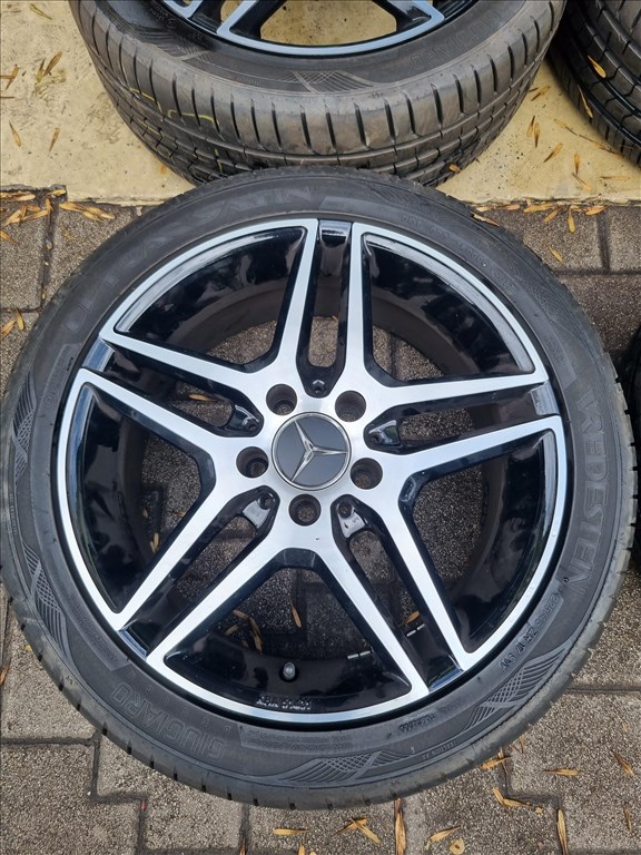  5x112 17" újszerű gyári Mercedes alufelni, rajta 225/45 újszerű Vredestein nyári gumi  1. kép