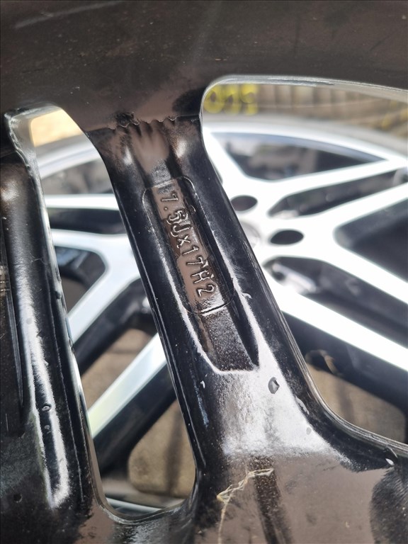  5x112 17" újszerű gyári Mercedes alufelni, rajta 225/45 újszerű Vredestein nyári gumi  4. kép