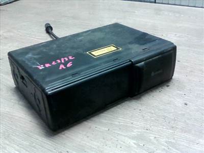 AUDI A6 97-04 CD DVD tár