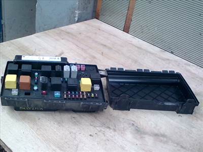 OPEL ASTRA H 04-10 Biztosítéktábla BCM BSI BSM SAM GEM modul Motortér