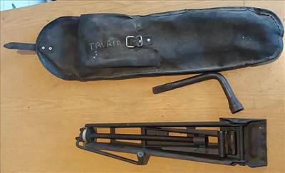 TAVRIA 1102 Autóemelő