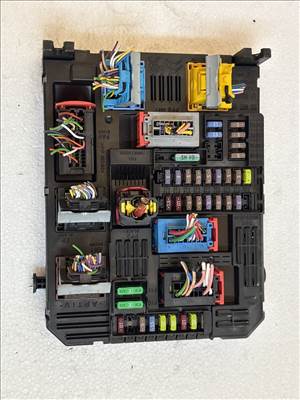 Opel Corsa f 2020 Motortéri biztosítéktábla 9845141280