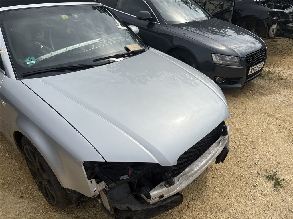 Audi A4 (B6/B7) Cabriolet 3.0 motorháztető  2. kép