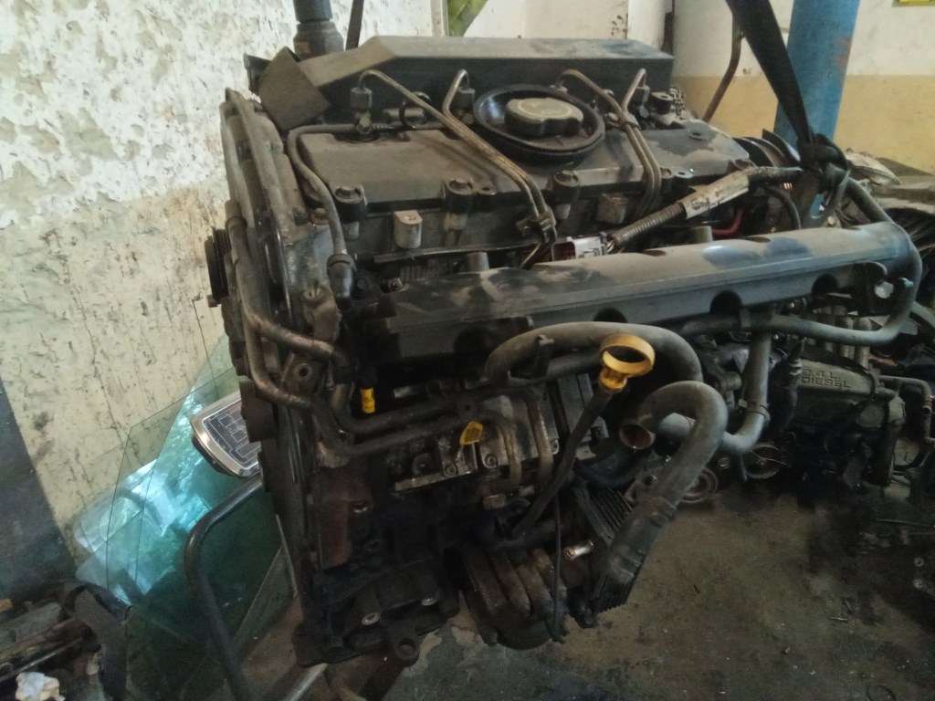 FORD MONDEO 01-07 Motor, diesel fűzött blokk hengerfejjel 1. kép