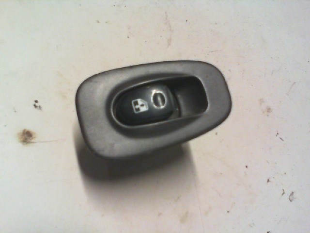 HYUNDAI ACCENT 00-03 JOBB HÁTSÓ ABLAKEMELŐ KAPCSOLÓ 1. kép