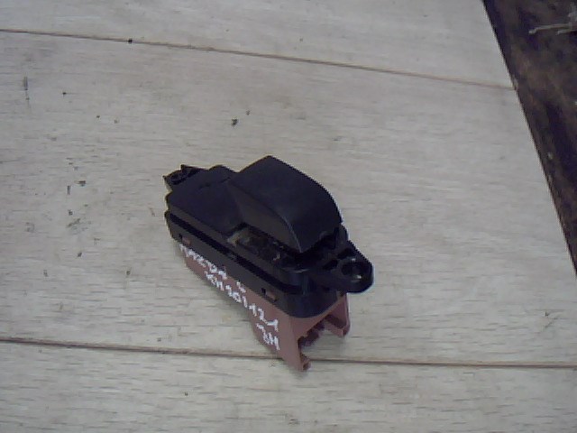 MAZDA 6 02-05 Jobb hátsó ablakemelő kapcsoló 1. kép